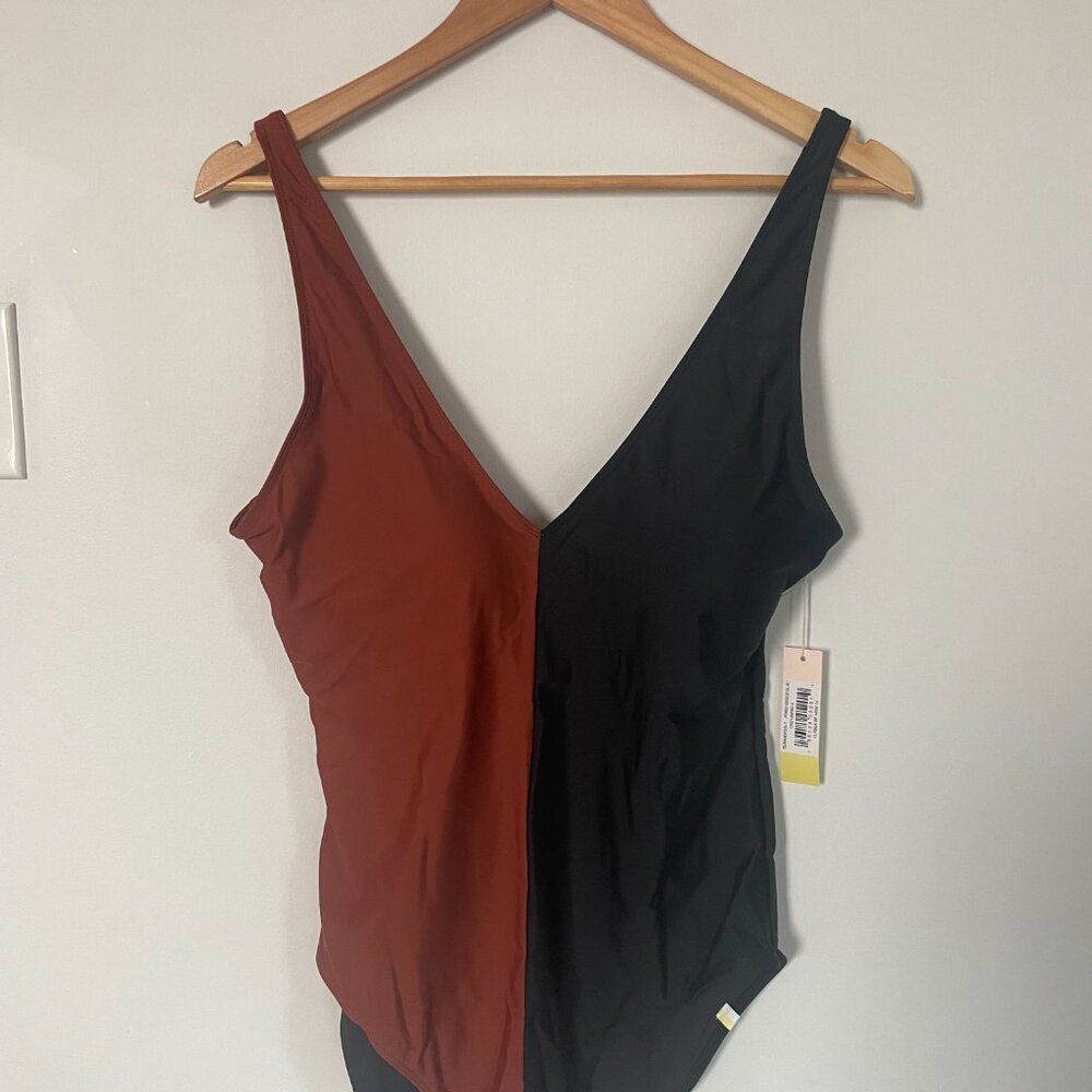 Summersalt Split Backflip One Piece Swim NWT